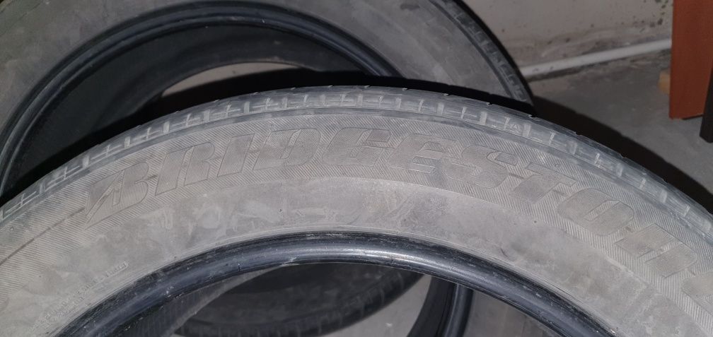 Продам 3 летние шины Bridgestone Размеры 235/55/R19  101V