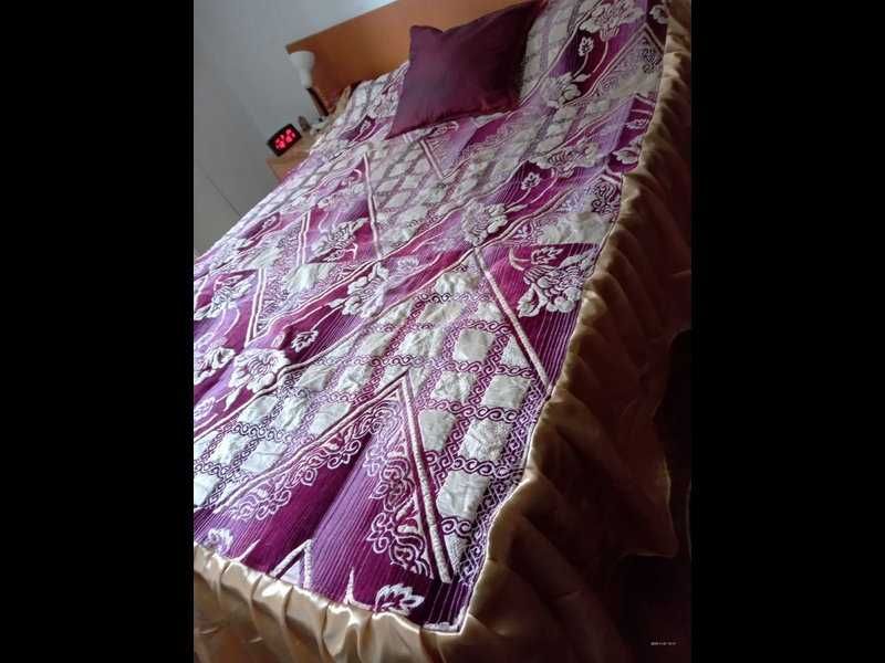 Cuvertura pat dublu cu volane matase