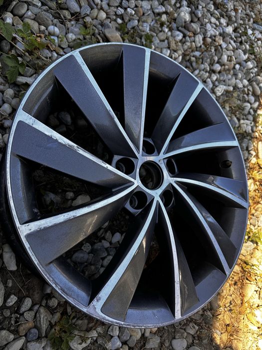 Jantă r18 skoda superb 3.cod:3v0601025.AL.