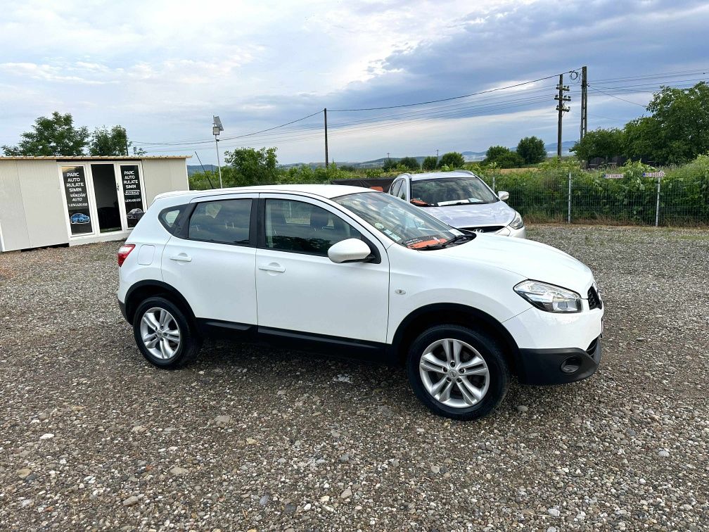 Nissan Qashqai 1.5 Dci 2013| Rate avans 0
An fabricație 2012
 Motor 1.
