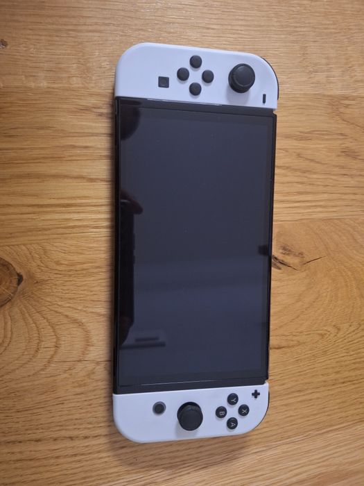 Nintendo Switch OLED+3 jocuri FIFA +Accesorii-Stare impecabilă