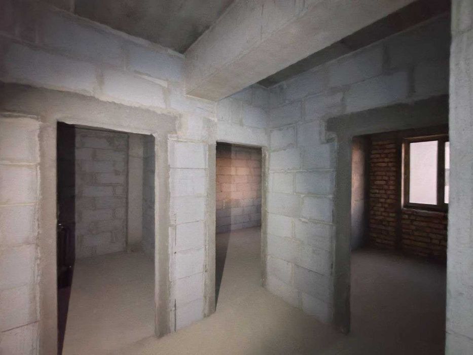 Продаётся 2-комнатная квартира в г. Чирчик, 10-микрорайон! Срочно