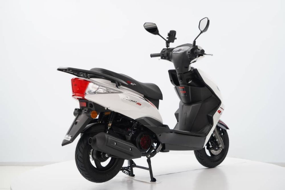 Скутер Gst 150cc шлем в подарок