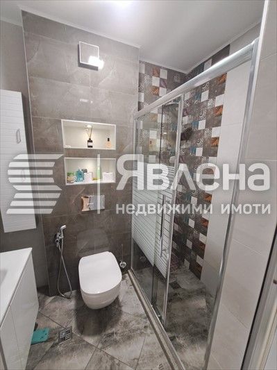 Продава се Тристаен апартамент в Варна, Възраждане 1 - 109 кв.м за 2065 €/кв.м - Снимка #11