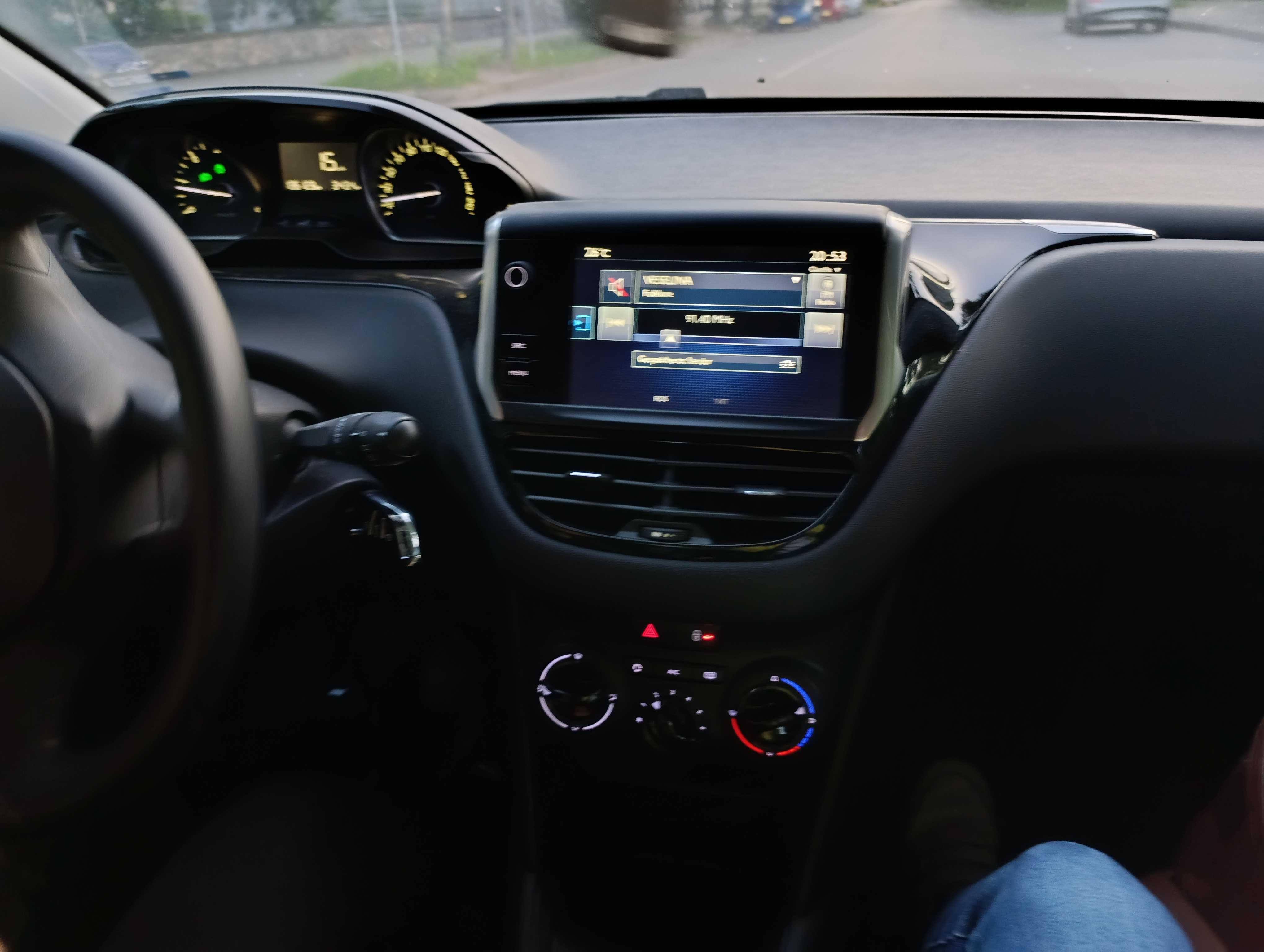 Peugeot 208, 136000 км, в отлично състояние