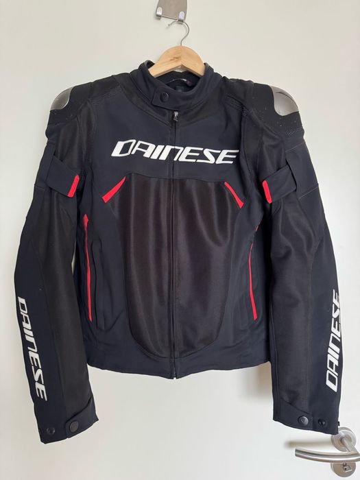 Vand geaca moto Dainese, este noua, marimea 50