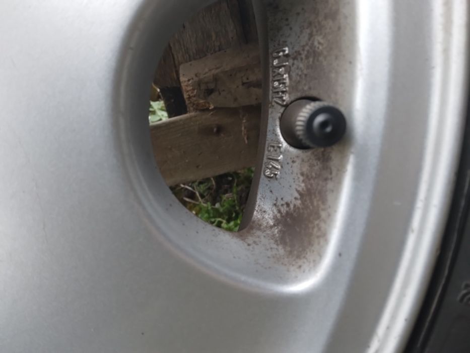 Почти нови зимни гуми с джанти AUDI