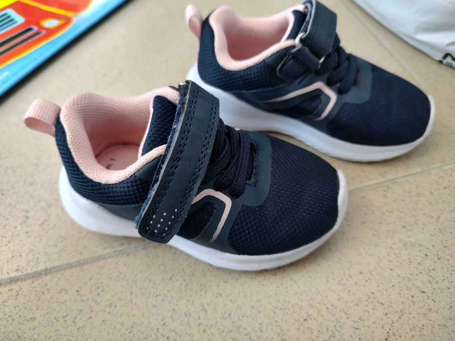 22 ном Примарк маратонки, обувки и Сандали тип джапанки