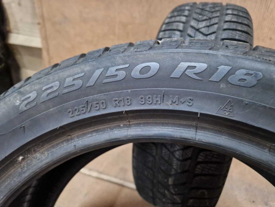 2 Pirelli R18 225/50
зимни гуми
DOT0618
