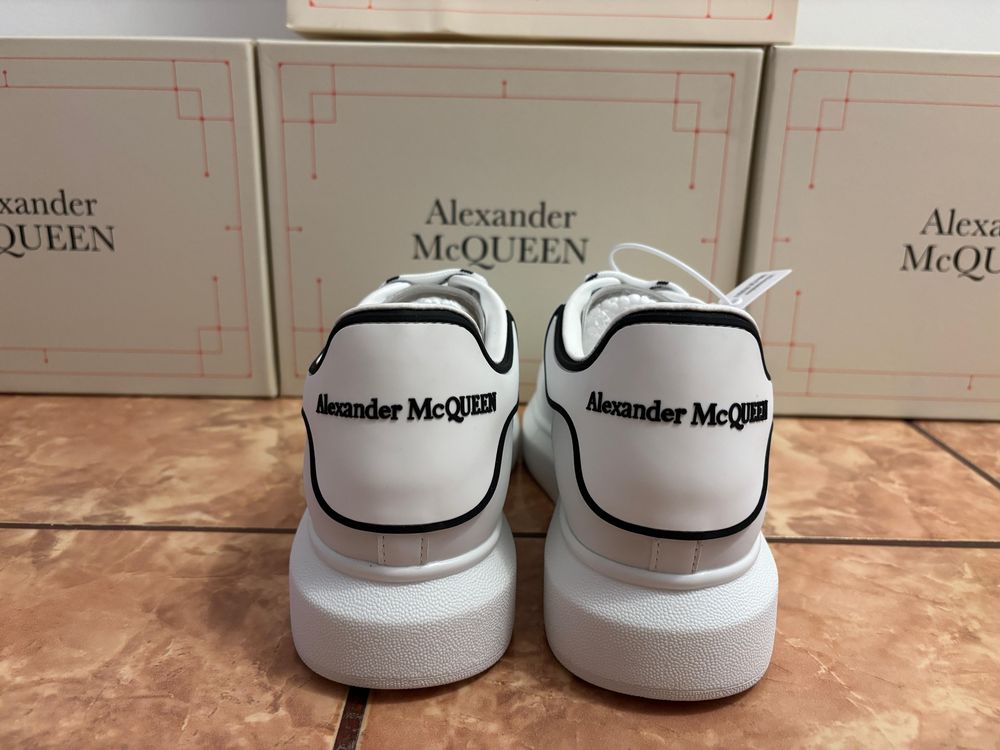 Alexander McQueen Epoxy (Black Lines)