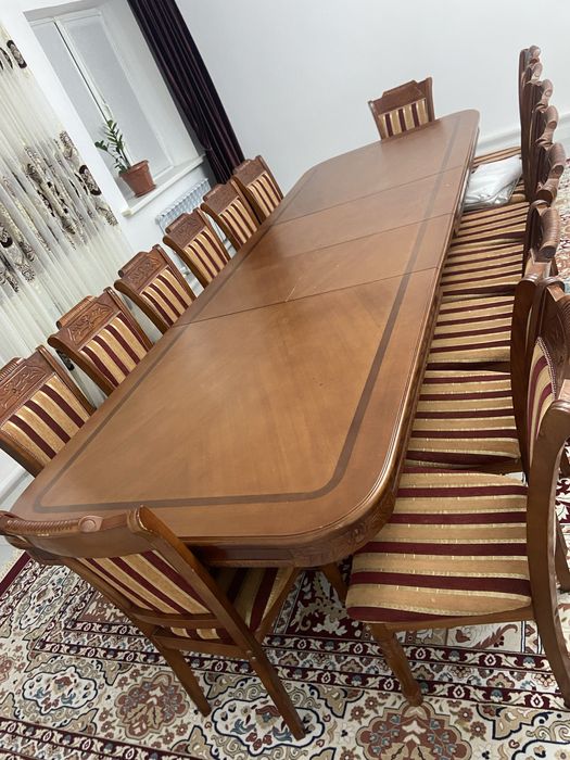 Стол со стульями