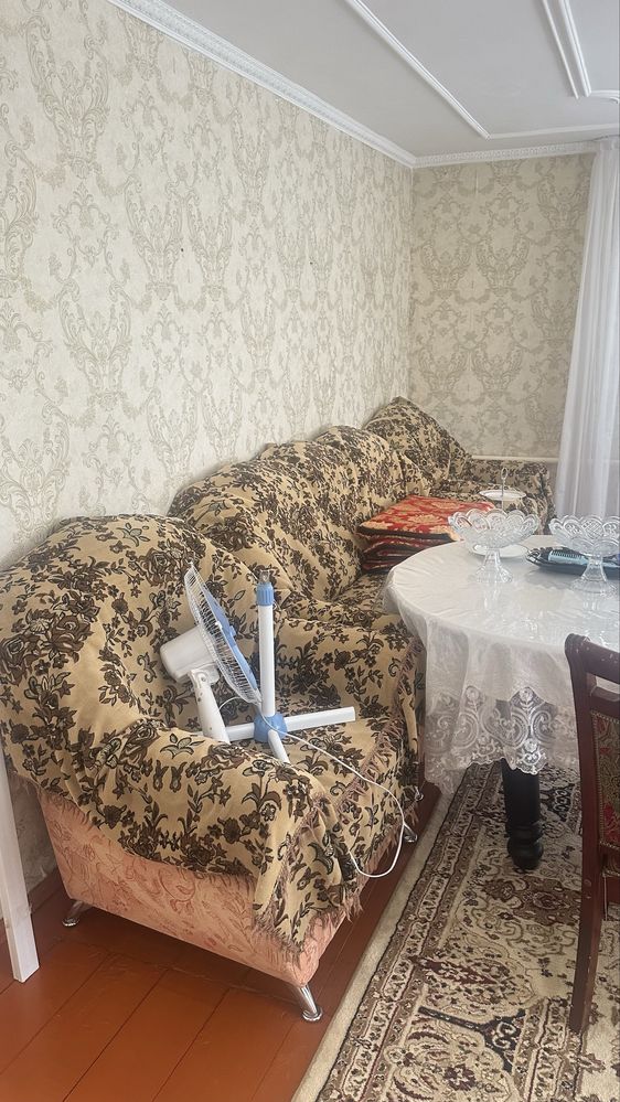 Продам диван и два кресла