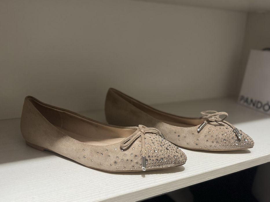 Продам новые /стильные балетки Jimmy Choo