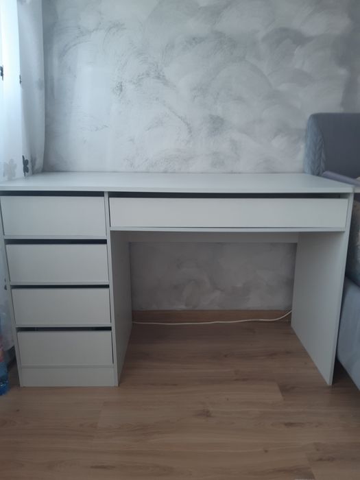 Birou alb, nefolosit