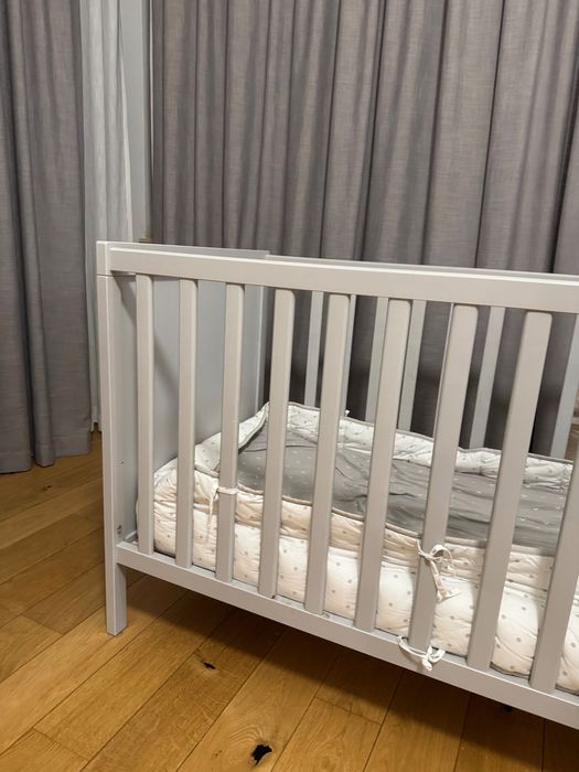 Vand patut bebe Ikea cu saltea si protectie textila