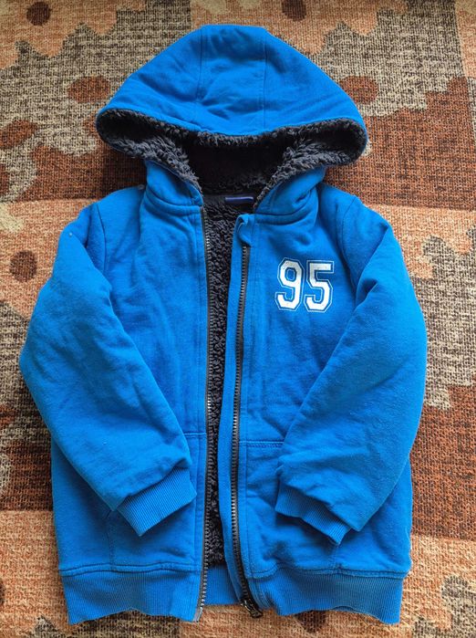 Продавам детски якенца размер 92