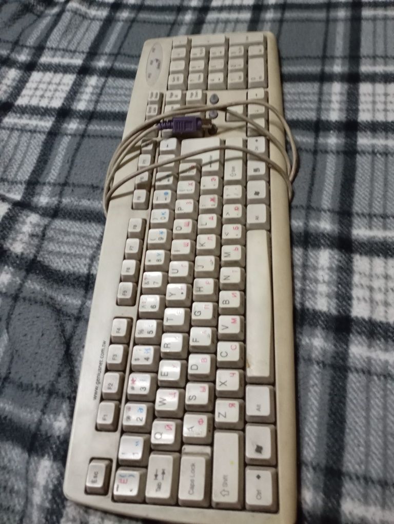 Продам клавиатуру
