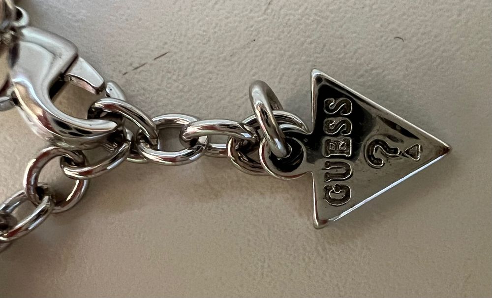 Женска гривна Guess