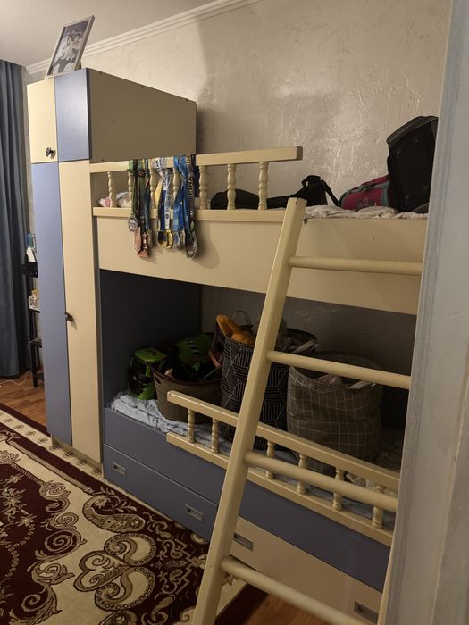 Духярусная кровать в хорошем состоянии