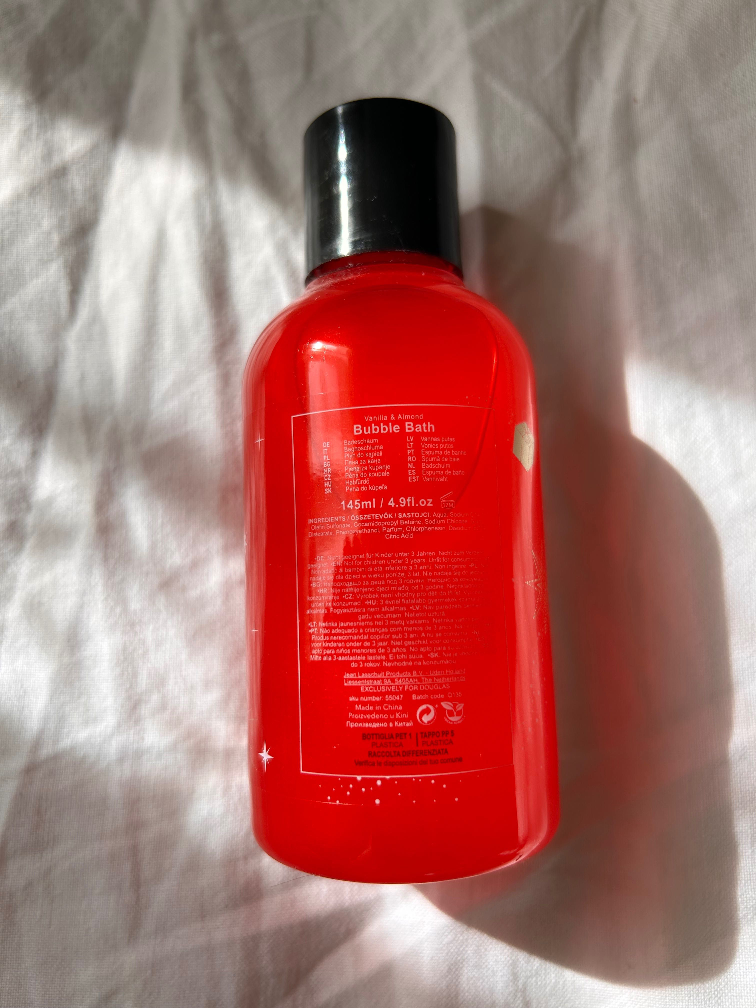 Vand set Douglas nou, sigilat, primit cadou.Crema de maini+bubble bath
