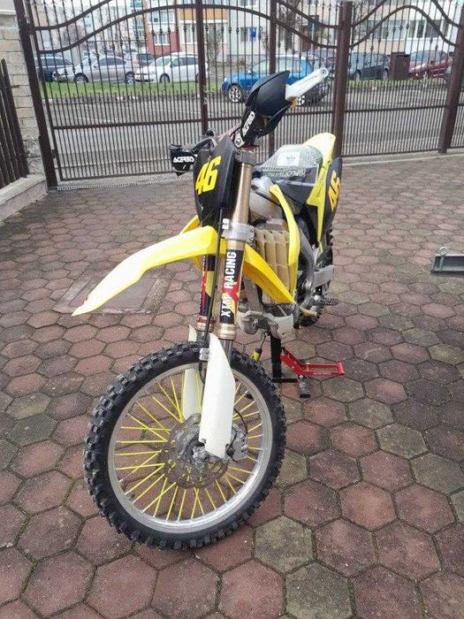 Suzuki Cross 250 4T