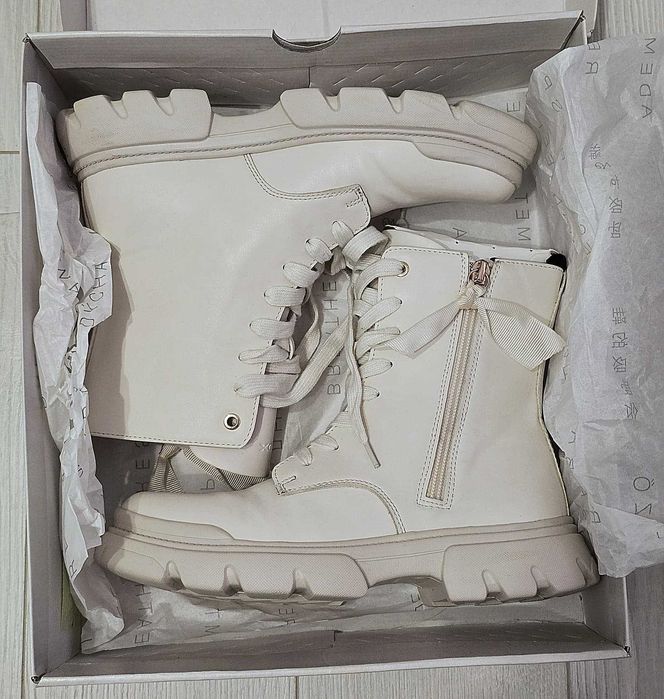 Cizme fete Geox marimea 36 culoarea bej