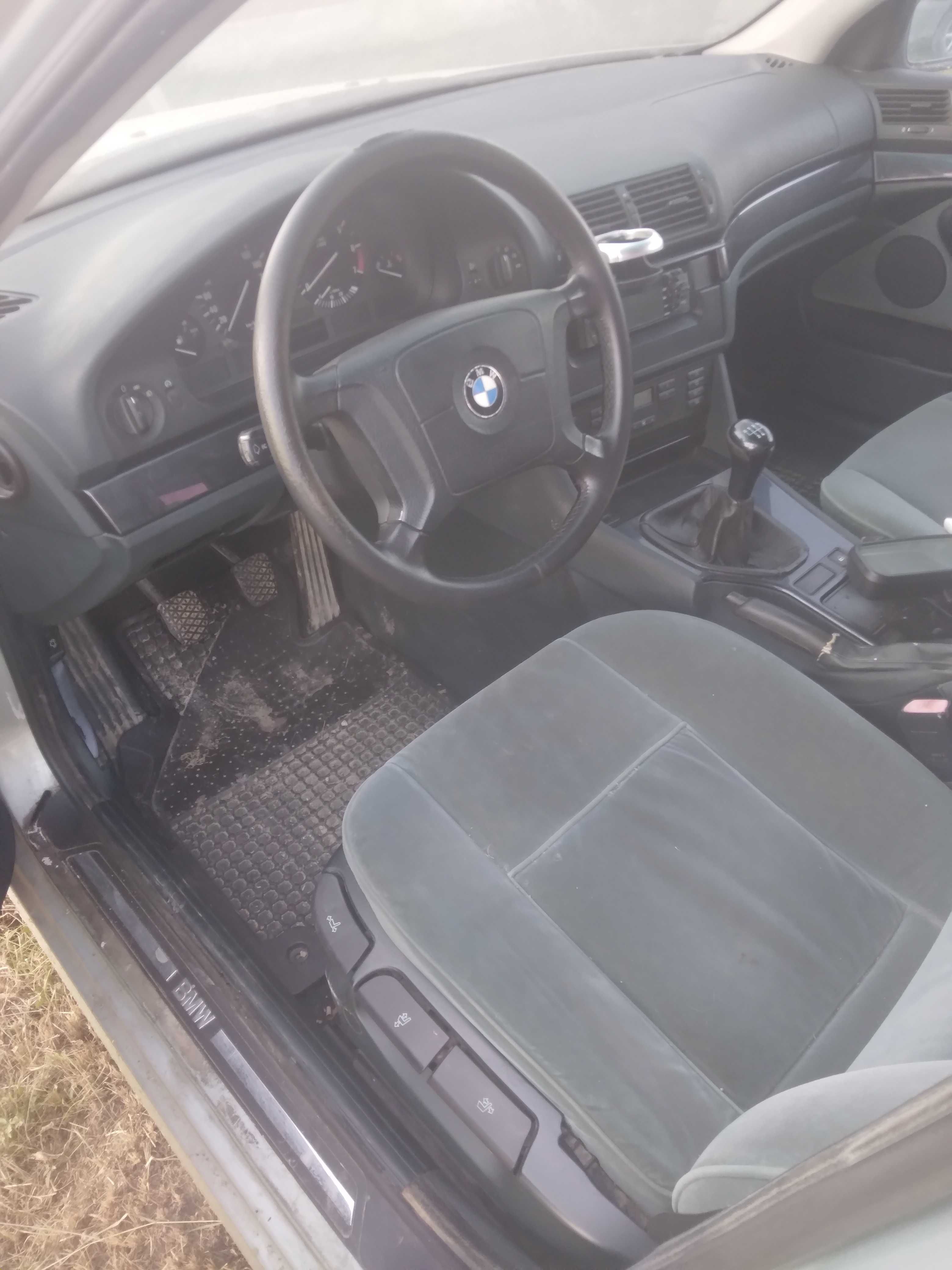 Vind bmw e39 520i,cu motor defect