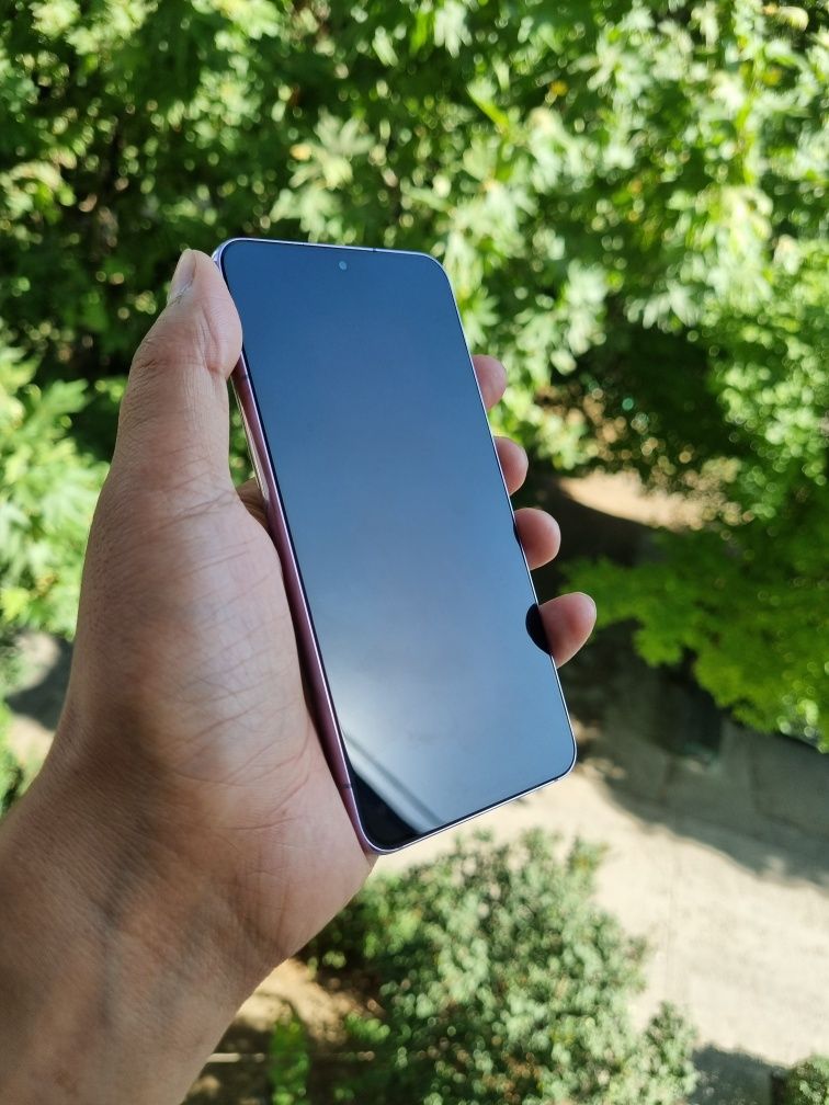 Samsung s21.   8/ 256gb