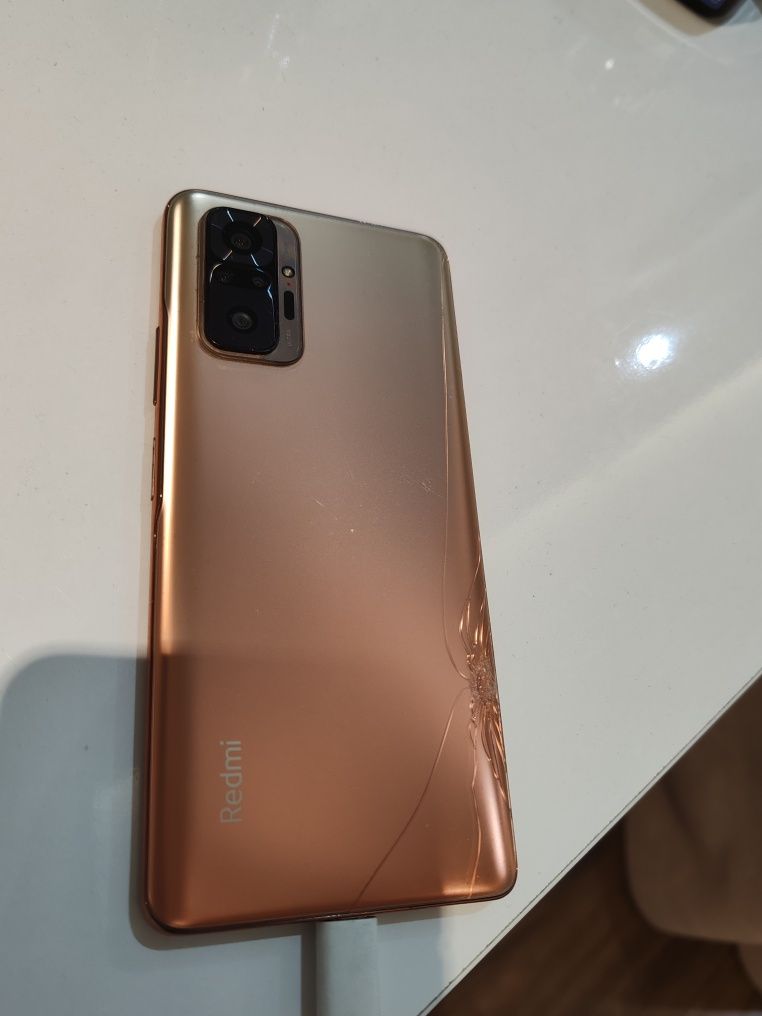 Продавам Xiaomi redmi note 10 pro