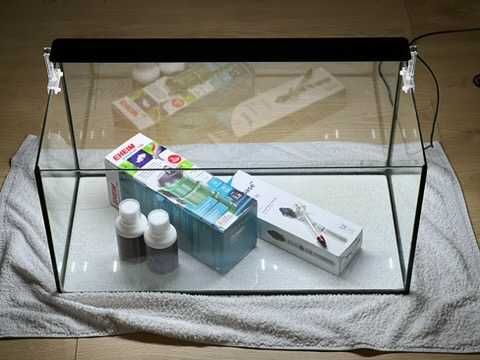 Acvariu pentru pesti complet echipat