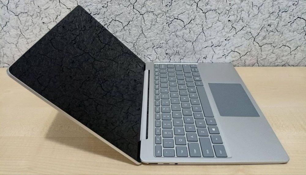 Microsoft Surface Go laptop Platinum