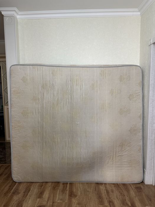 Матрас двуспальный 200х180 б/у СРОЧНО БЕСПЛАТНО