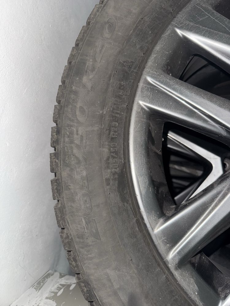 Диски с зимними шинами Pirelli285/50 R 20 продам
