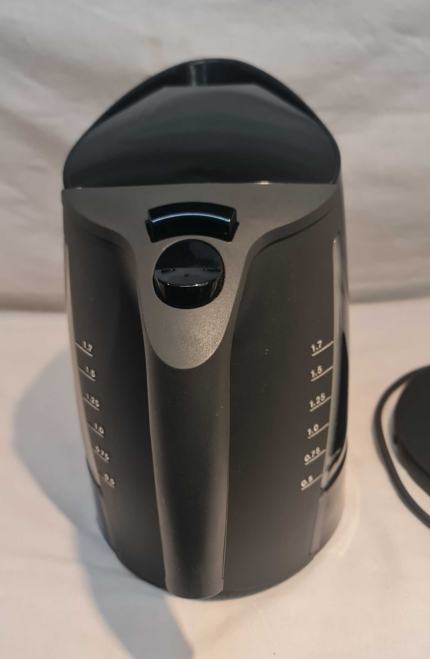 Електрическа кана за вода ,,Braun" WK300, 2200 W, 1.7 л, Черна