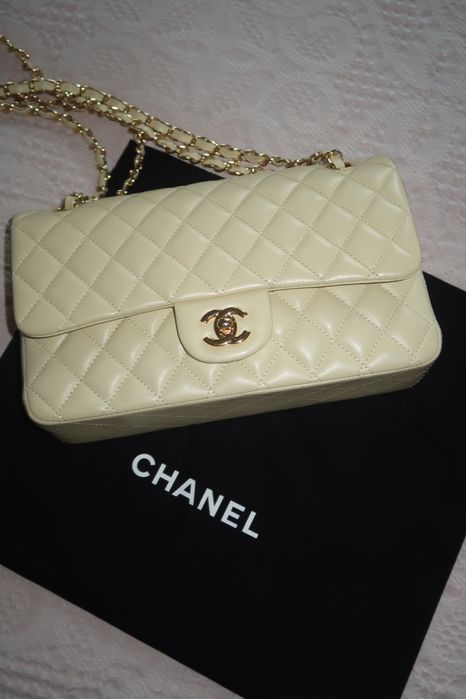 Chanel жълта чанта