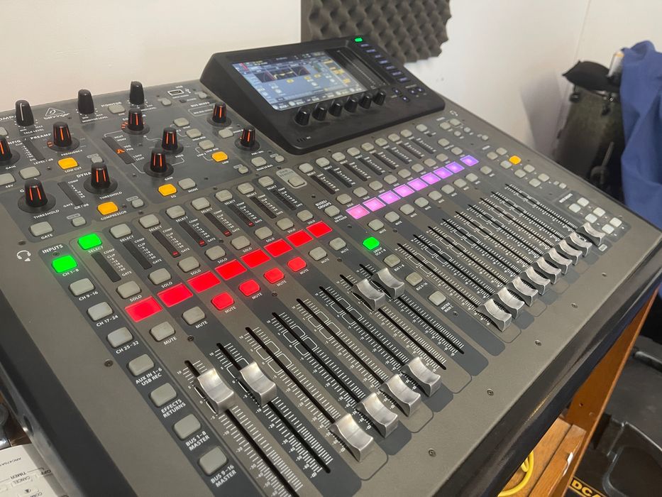 Behringer x32 compact + flight case