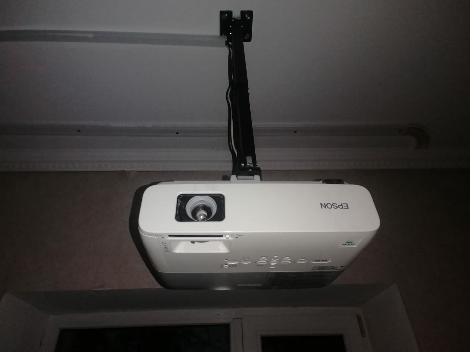 Проектор Epson с экраном