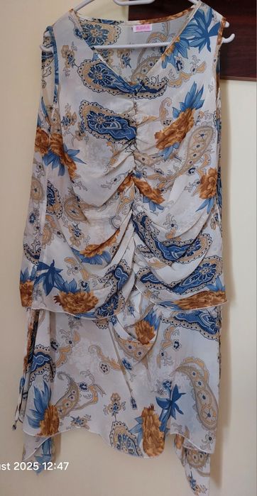 Vând costum de damă