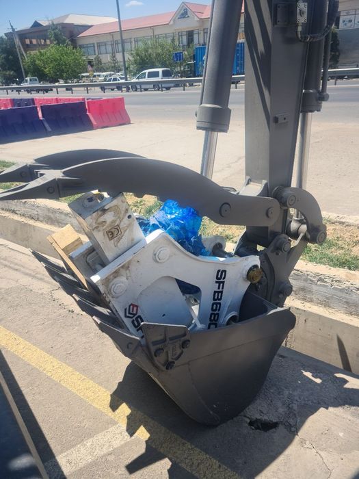 Экскаватор 0.3куб Гидромолотом