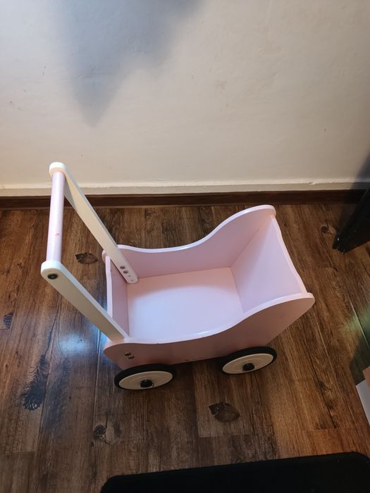 Carucior pentru papusi