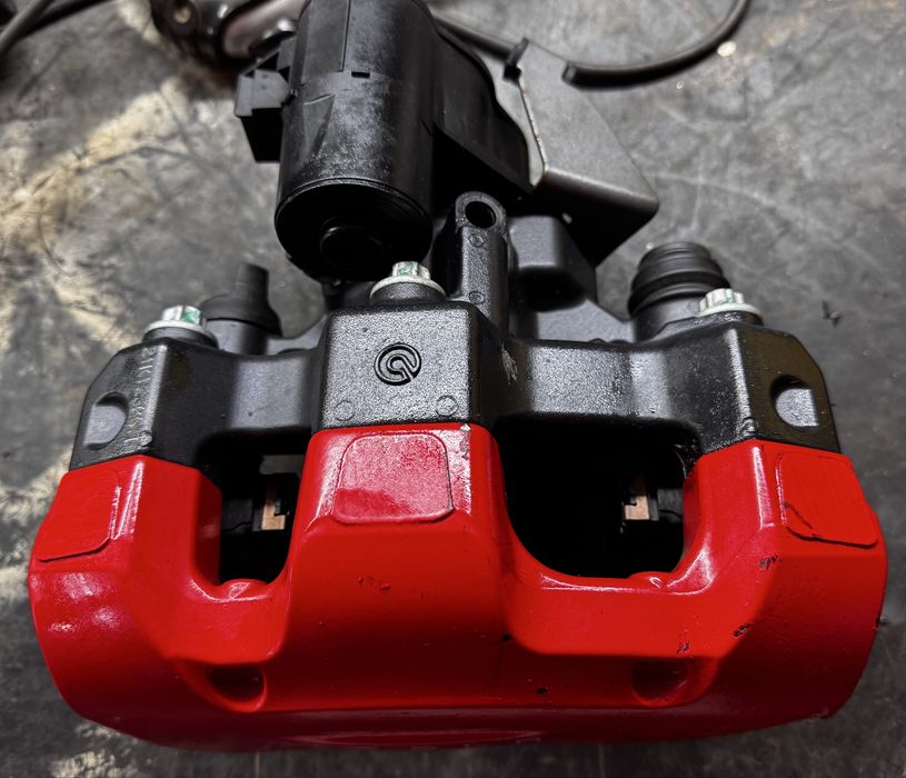 Тесла модел 3-Y спирачен апарат брембо (performance)