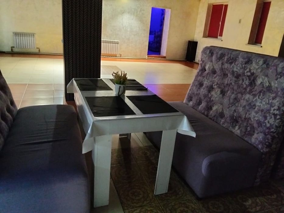 Продается диван и стол