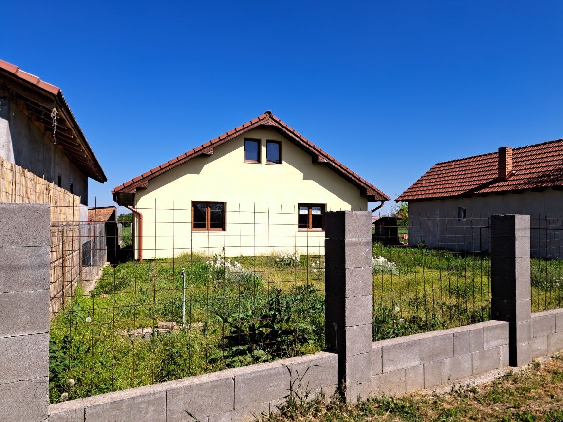 Casa de vanzare P+M, Lazuri
