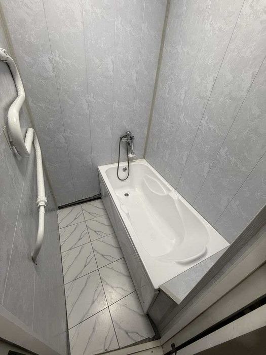 ПРОДАЕТСЯ 3/5/5
Чиланзарский_район
Ор.р: Фархадский перекресток