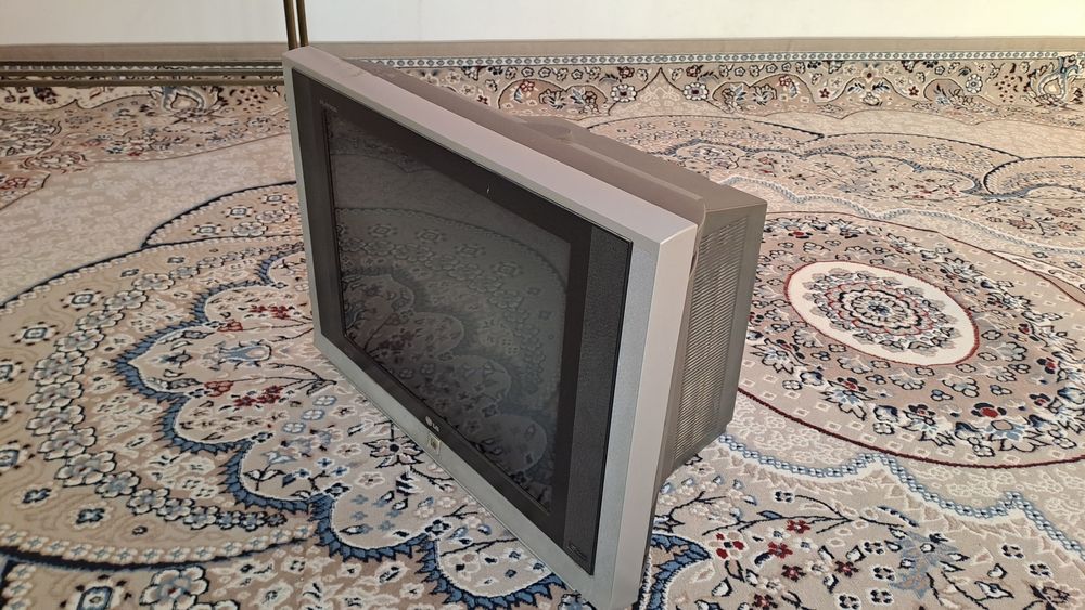 Televizor LG sotiladi. Телевизор LG сотилади