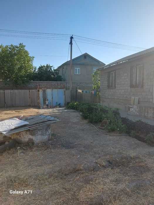 Yengi uzbekiston park ruparasida srochniy sotiladi uy uchastka