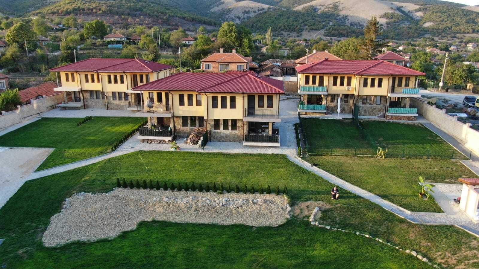 Къща под наем Möbliertes Haus in einer privaten Anlage.