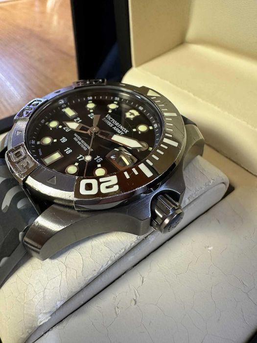 Продажба употребяван часовник VICTORINOX