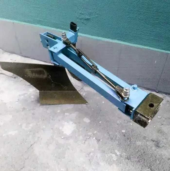 Plug robust pentru motocultor cu reglaje