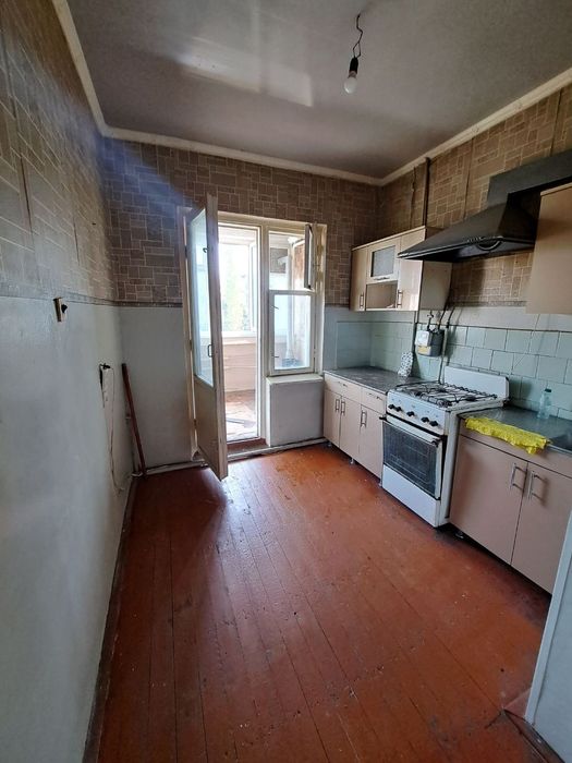 Квартира в Ахунбабаевском массиве , за каналом Лаззат